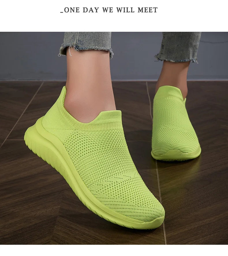 Men Shoes Sneakers Breathable Mesh Slip on Running Shoes Outdoor Non-Slip Couple Jogging Training Hiking Sports Shoes