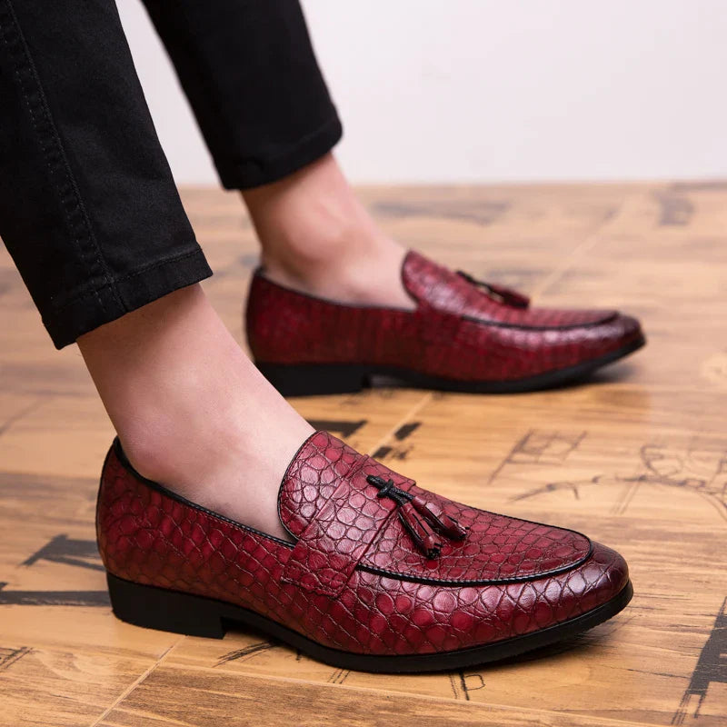 Mens British Loafers Solid Color Pointed Toe Tassel Slip On Classic Fashion Business Casual Formal Wedding Dress Shoes for Men