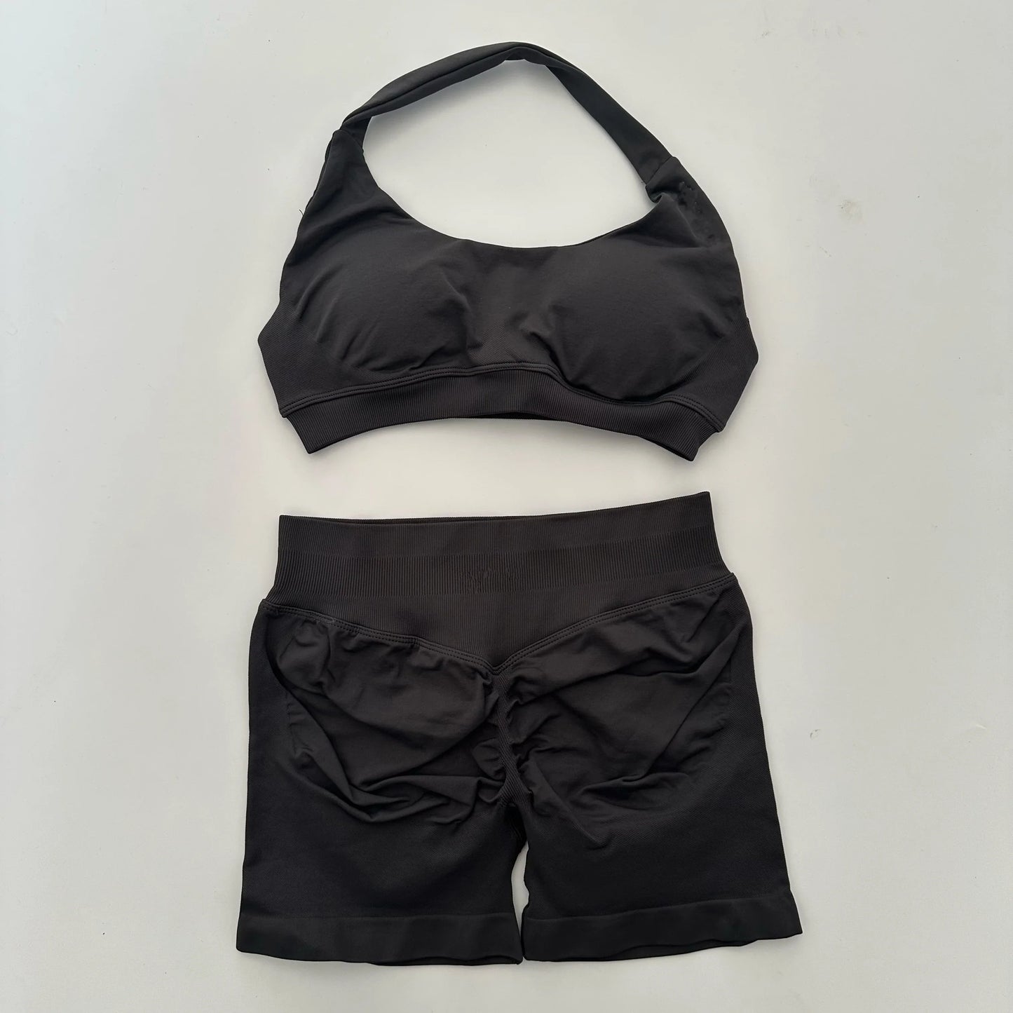 Yoga Shorts Set Seamless Yoga Set Workout Scrunch Shorts Sets Halter Sports Bra Scrunch Shorts Fitness Clothes Gym Suit