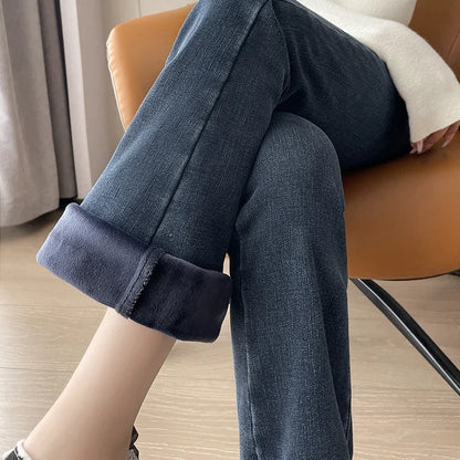 Fashion New Women Warm Plush Flared Jeans Thermal Fleece Loose Denim Pants Female High Waist Urban Straight Flare Trouser