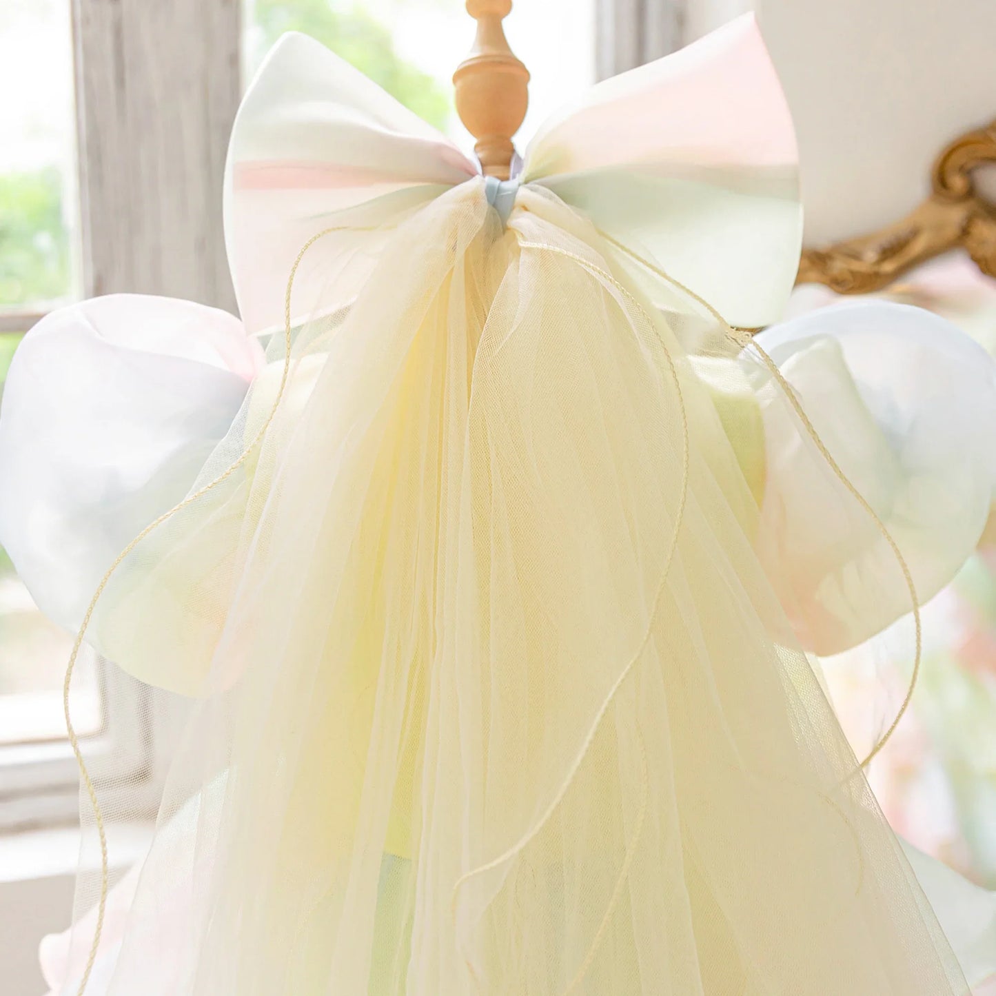 Vestidos de festa infantis amarelo claro adequados para festas de aniversário, vestidos de princesa, bem como para bailes de formatura e cerimônias de formatura.