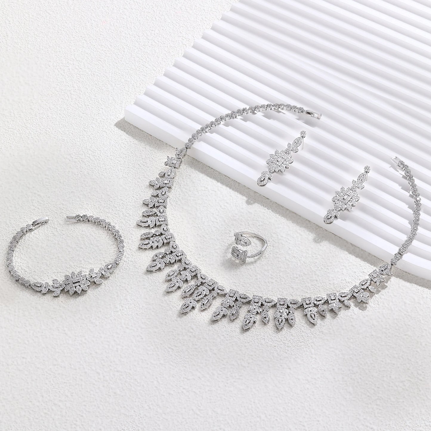 2023 New 4-piece Bride Wedding Jewelry Set Women's Necklace Set Jewelry Elegant Women's Necklace Oxidized Jewelry