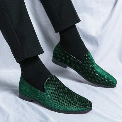 2023 New Velvet Men Loafers Luxury Brand Shoes Slip on Pointed Toe Party Wedding Shoes Fashion Men Loafers Black Wine Red Flats