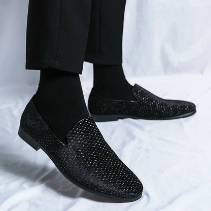 2023 New Velvet Men Loafers Luxury Brand Shoes Slip on Pointed Toe Party Wedding Shoes Fashion Men Loafers Black Wine Red Flats