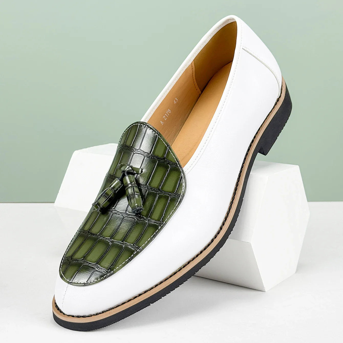 New Men Formal Leather Shoes British Style Tassels Loafers Pointed Toe Breathable Non-Slip Business Casual Wedding Office Shoes