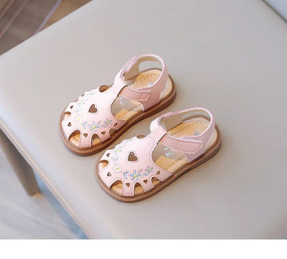 Sweet Little Girl Sandal Summer New Kids Princess Embroidery Flower Flat Sandals Fashion Elegant Children Causal Cut-outs Shoes