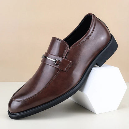 2025 New Metal Decorative Buckle Men's Slip On Loafers Banquets Comfortable Lightweight Non Slip Breathable Leather Shoes