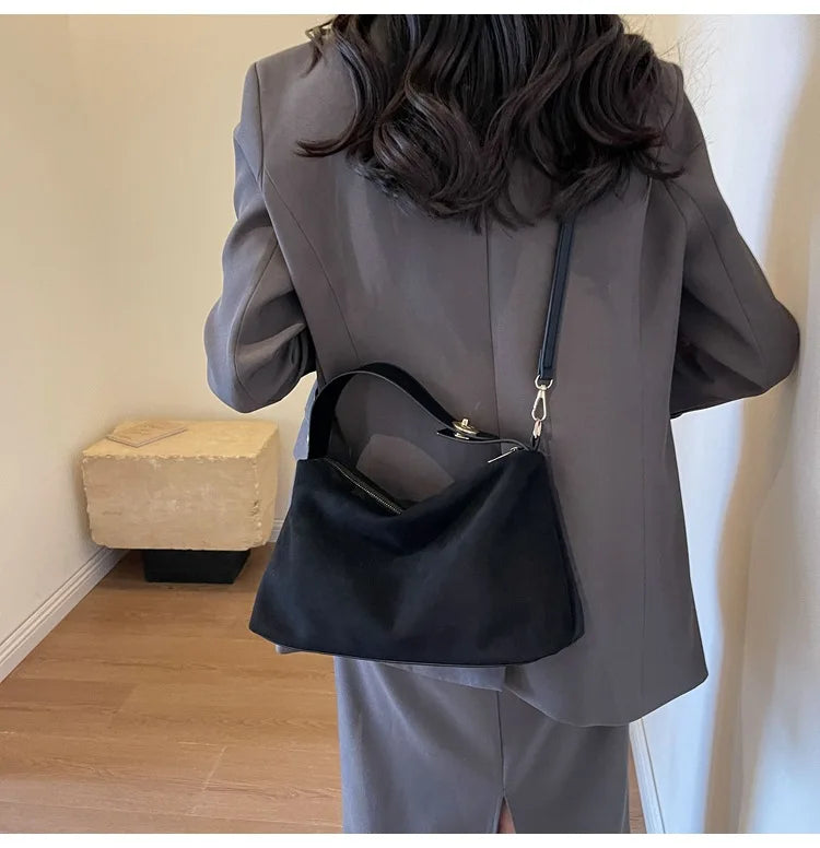 Korean suede bucket bag, women's casual commuting shoulder tote bag, autumn/winter 2025 new underarm set bag