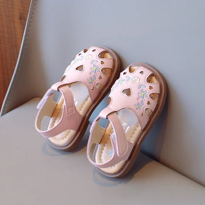 Sweet Little Girl Sandal Summer New Kids Princess Embroidery Flower Flat Sandals Fashion Elegant Children Causal Cut-outs Shoes