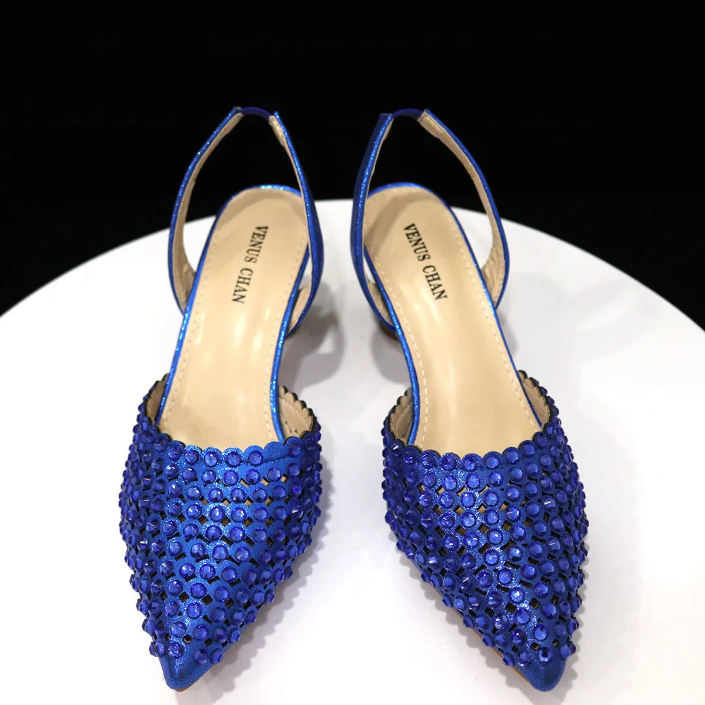 Pointed Shoes And The Same Style Envelope Bag Two Ways To Wear Fashion Shoes And Shoulder Bags