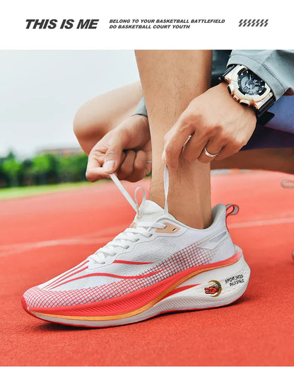 Sapatos de corrida esportivos casuais masculinos e femininos de moda com superfície de malha respirável, suporte de placa de carbono e sola de borracha resistente ao desgaste