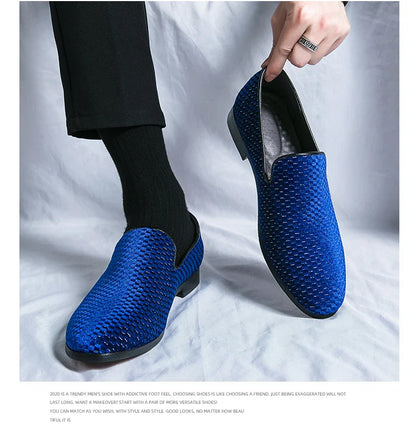 2023 New Velvet Men Loafers Luxury Brand Shoes Slip on Pointed Toe Party Wedding Shoes Fashion Men Loafers Black Wine Red Flats