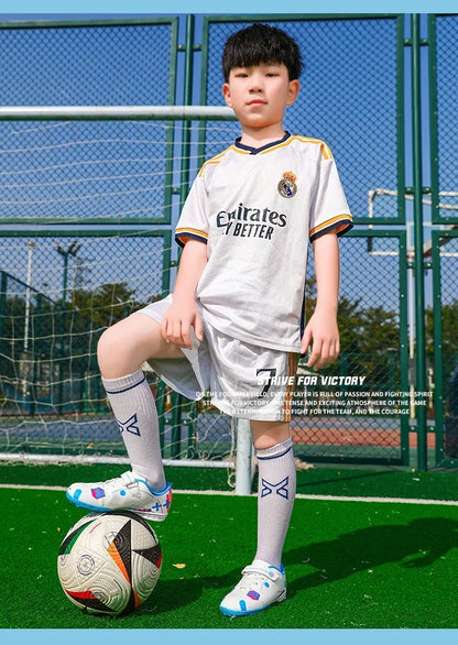 Soccer Shoes for Children Professional Original Kids Football Boots Society Kid Sneakers Indoor Football Trainers Youth Sports