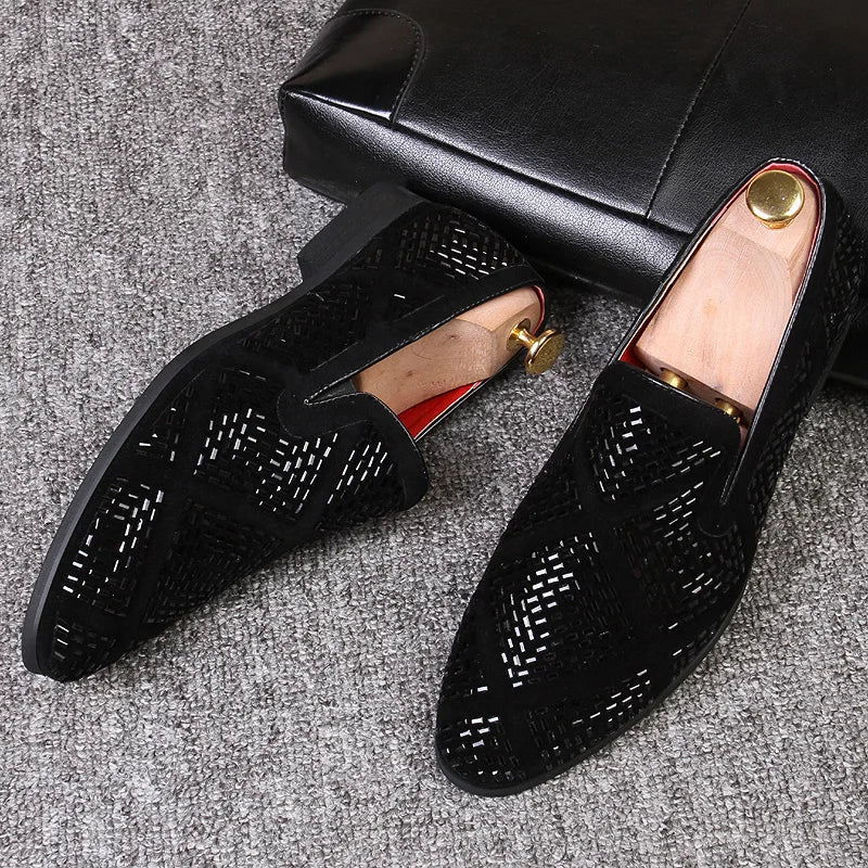 Novos mocassins europeus de indústria pesada versão coreana, mocassins masculinos jovens de cano baixo cravejados de diamantes, sapatos de couro pontudos respiráveis