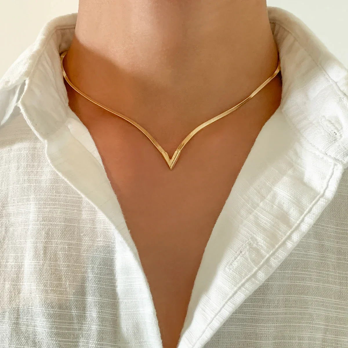 Fashion Simple Flat Snake Clavicle Chain Necklace Men Creative V Shape Pendant Choker Party Jewelry Accessories Gifts