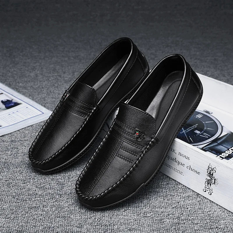 Sapatos Casuais de Couro Masculino Fashion Slip on Italiano Mocassins Formais Marca de Luxo Confortáveis Mocassins Masculinos Sapatos Masculinos Macios para Dirigir