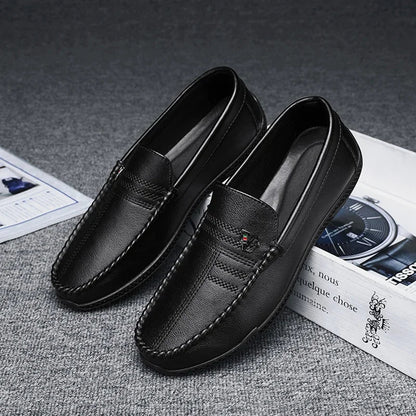 Sapatos Casuais de Couro Masculino Fashion Slip on Italiano Mocassins Formais Marca de Luxo Confortáveis Mocassins Masculinos Sapatos Masculinos Macios para Dirigir