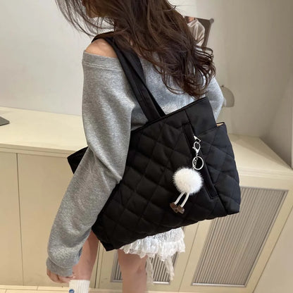Fashionable Quilted Tote Bag with Cute Plush Bag Decoration, Autumn Leisure Large Capacity Handbag Daily Commuting Shoulder Bag
