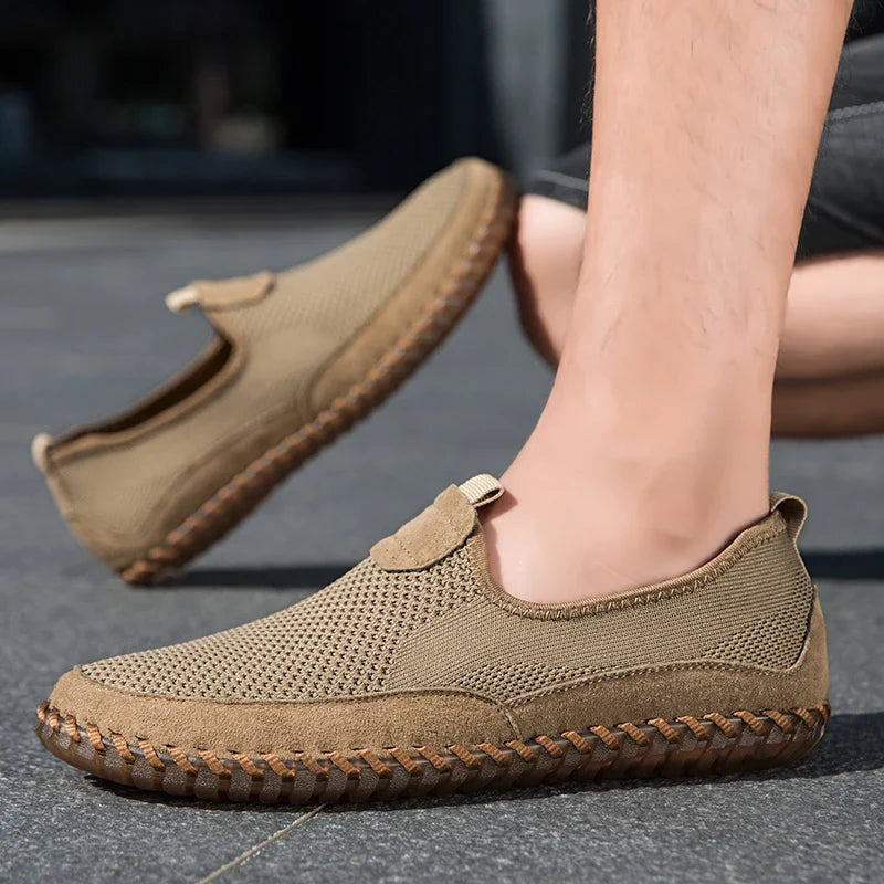 Breathable Men Casual Shoes Lightweight Outdoor Male Walking Shoes Anti-slip Men's Sneakers Slip on Flats Vulcanized Shoes 2025