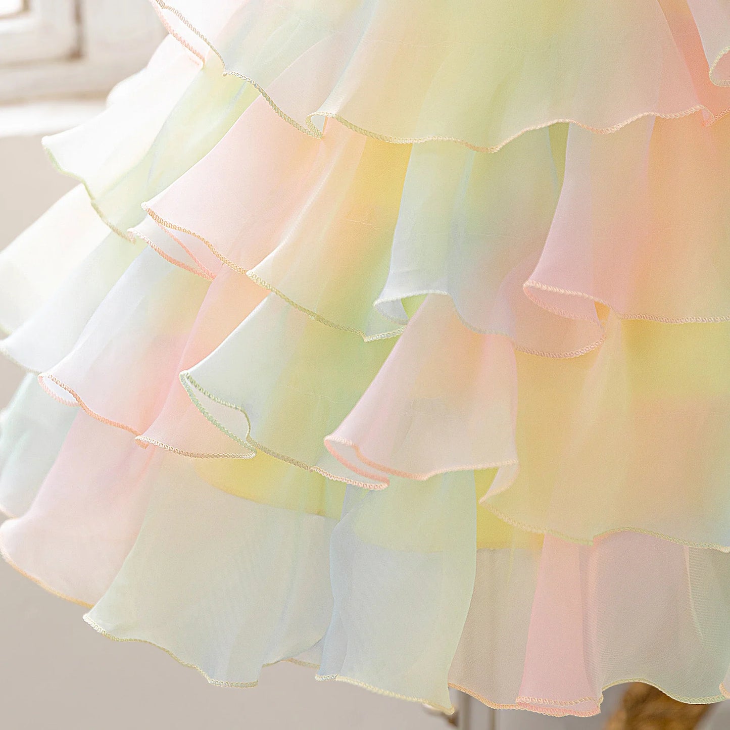 Vestidos de festa infantis amarelo claro adequados para festas de aniversário, vestidos de princesa, bem como para bailes de formatura e cerimônias de formatura.