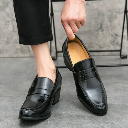 Sapatos Masculinos Retro de Salto Alto Sapatos Sociais de Couro com Fecho Slip-On Sola de Borracha da Moda Bico Fino Altura do Tornozelo Couro PU