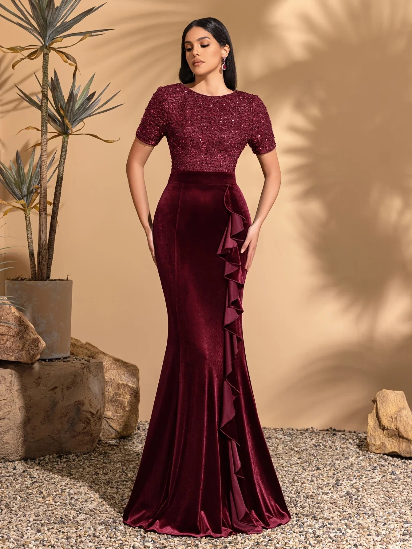 Round neck short sleeve sequined velvet ruffled decorative hip dress