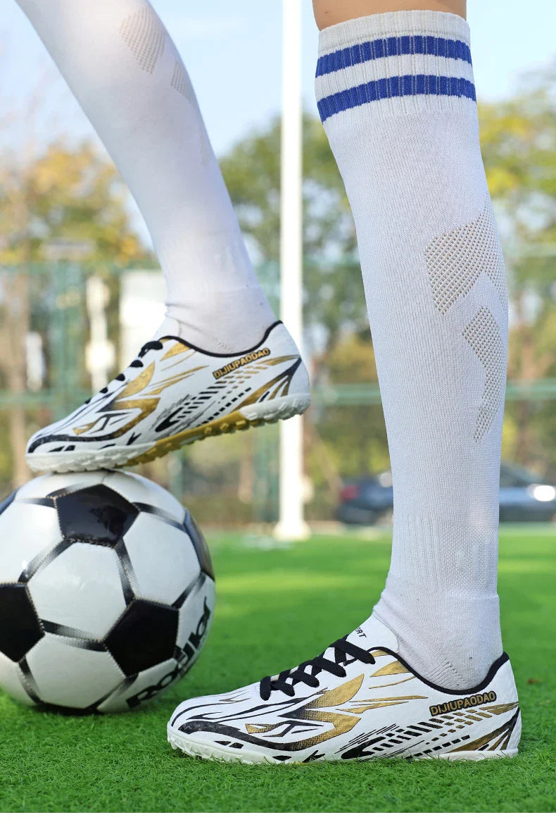 Outdoor Children's Football Shoes Low-cut Kids Soccer Shoes Sports Shoes Comfy Non-Slip Training Shoes For Boys Futsal Sneakers