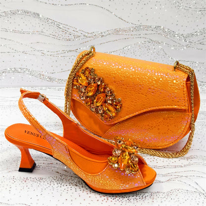 Conjunto de Sandália Feminina Laranja com Bico Aberto e Bolsa Combinando - Perfeito para Casamentos e Festas