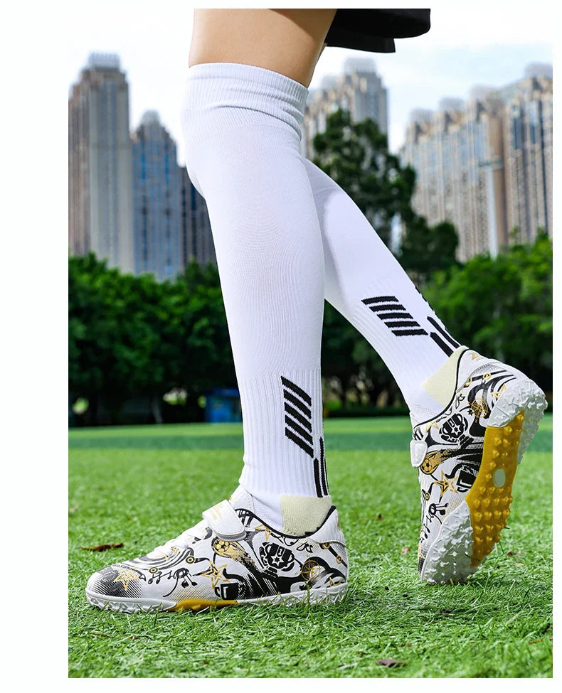 New Youth Soccer Shoes Kids Football Boots Professional Training Non-Slip Indoor Outdoor Futsal Cleats Sneakers Breathable 28-39