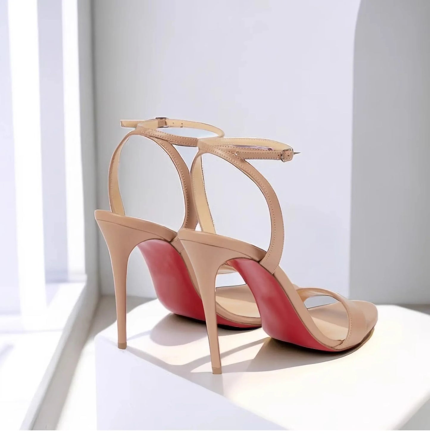 Novas sandálias de salto fino nude sexy de peça única com salto alto, com temperamento feminino, sapatos de salto alto confortáveis para mulheres francesas