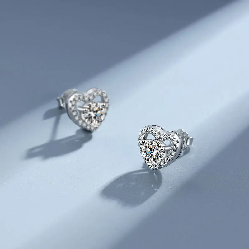 New In 0.3CT 4mm D Color Moissanite Stud Earrings For Women Party 925 Sterling Silver Pass Diamond Test Heart Shape Earring