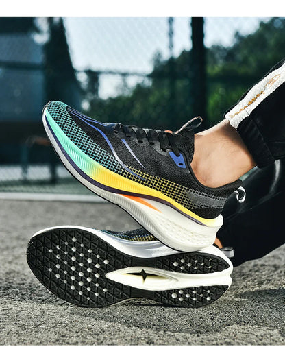 Sapatos de corrida esportivos casuais masculinos e femininos de moda com superfície de malha respirável, suporte de placa de carbono e sola de borracha resistente ao desgaste
