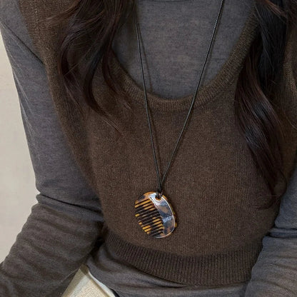 Personality Temperament Comb Pendant Necklace for Women 2024 Trend New Delicate Design Jewelry Fashion Accessories
