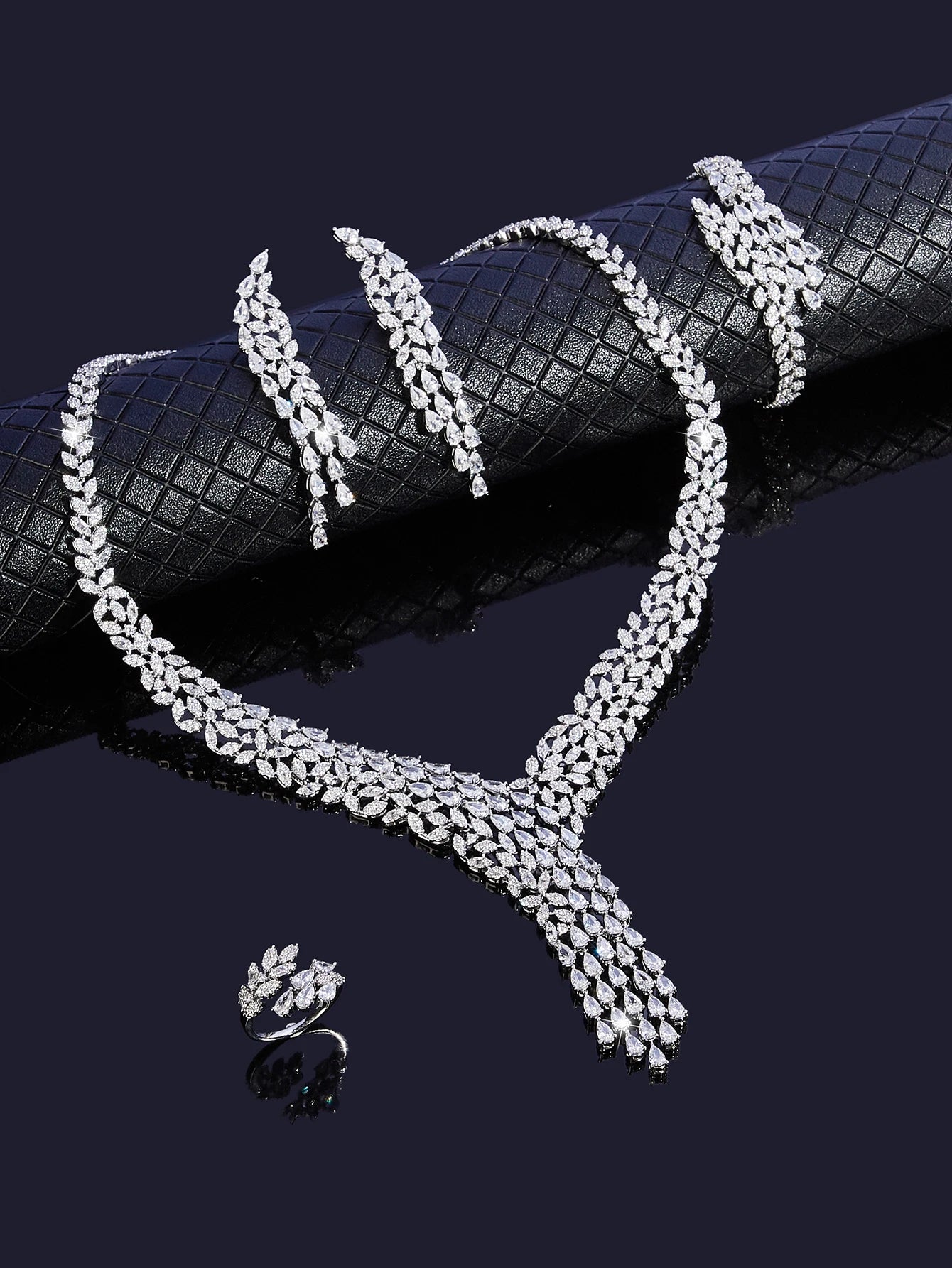 Luxury Brilliant Cubic Zirconia Bridal Jewelry Set Brides Accessories Tassel Water Drop Necklace Earring 4pcs Set for Wedding