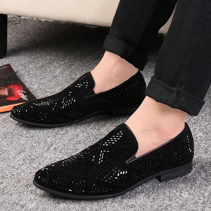 Novos mocassins europeus de indústria pesada versão coreana, mocassins masculinos jovens de cano baixo cravejados de diamantes, sapatos de couro pontudos respiráveis