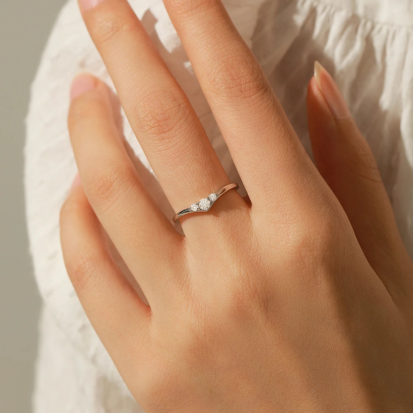 Anel de Moissanite Eternidade Simples Prata Esterlina 925 Anéis de Aliança Finos e Brilhantes para Mulheres Presente de Joias Finas