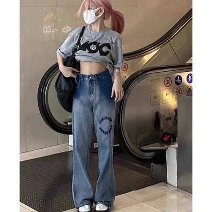 Calça Jeans Feminina Perna Larga Cintura Alta 2025 Nova Coleção Primavera com Renda e Ursinho Bordado Patchwork Caimento Justo e Confortável para o Dia a Dia