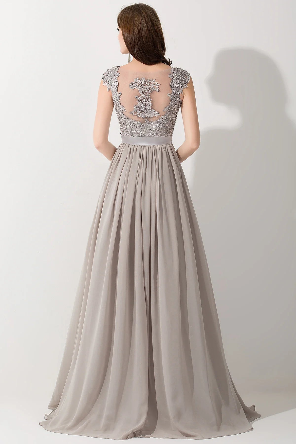 2024 Burgundy Bridesmaid Dresses Elegant Long Beading Pearls Bodice Chiffon  V Neck A Line Maxi Gown Wedding Party  Gowns