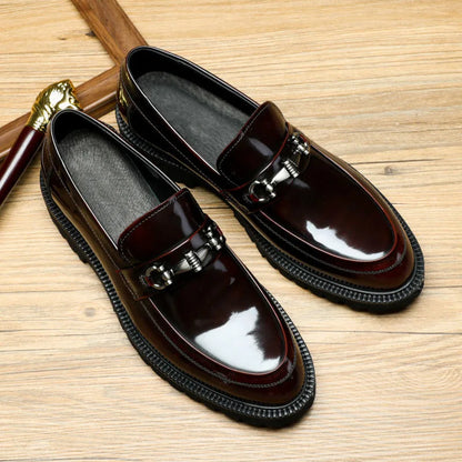 Sapatos Masculinos Loafer de Luxo de Alta Qualidade com Decoração Metálica, Sola Grossa, Sem Cadarço, Sapatos de Couro Modernos para Negócios Formais