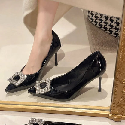 Sapatos femininos 2025 Outono Moda Nova Sexy Banquete Salto Alto - Fivela Quadrada de Cristal Confortável para usar com Vestido Bico Fino