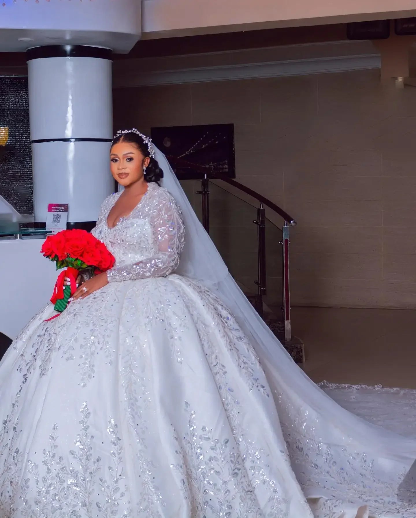 Customized Luxury Plus Size Ball Gowns Lace Sequined Wedding Dress Long Sleeve Bridal Dress Beaded vestidos de novia