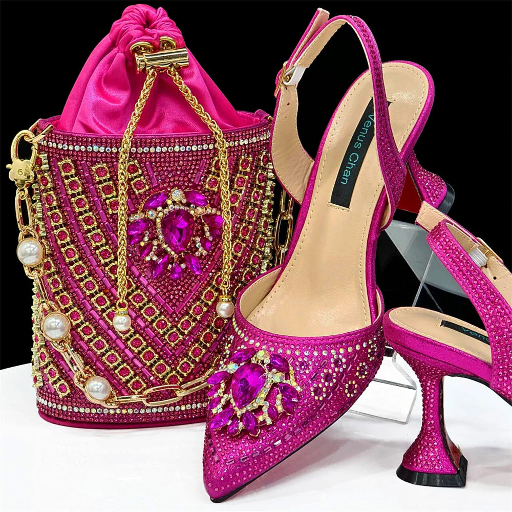 Sapatos e Bolsa Nigerianos de Salto Alto para Mulheres na Cor Vermelha, Conjunto de Bolsa com Strass com Design Italiano para Casamento
