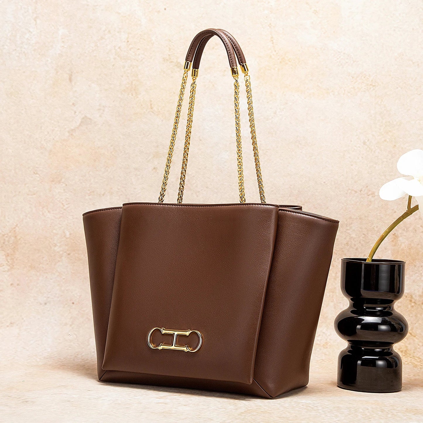 Women's Tote Bag 2026 Spring New Brown Magnetic Buckle Storage Bag Large Capacity Commuter Chain Bag