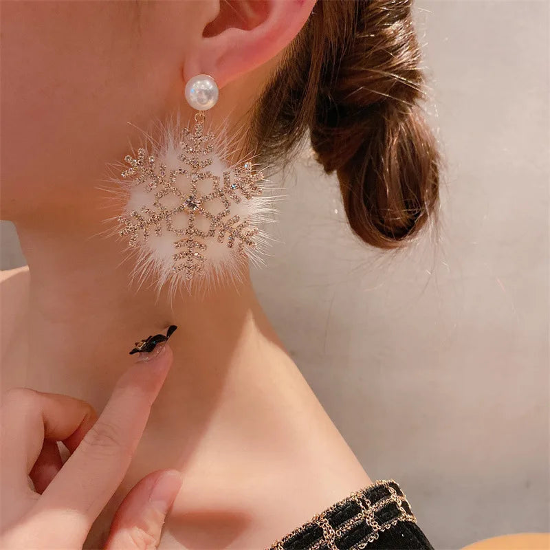 2024 New Trend Christmas Element Earrings Temperament Senior Zircon Pearl Snowflake Earring Princess Wind
