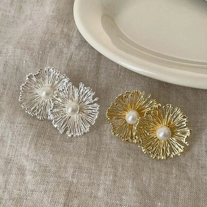 Exaggerated Metal Flowers Pearl Stud Earrings For Women Fashion Gold Color Hollow Round Temperament Earrings Jewelry Party Gifts