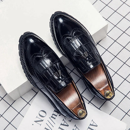 Pointed retro leather shoes for men Business casual patent loafers men's lace-up moccasins elegant luxury shoes social shoe male