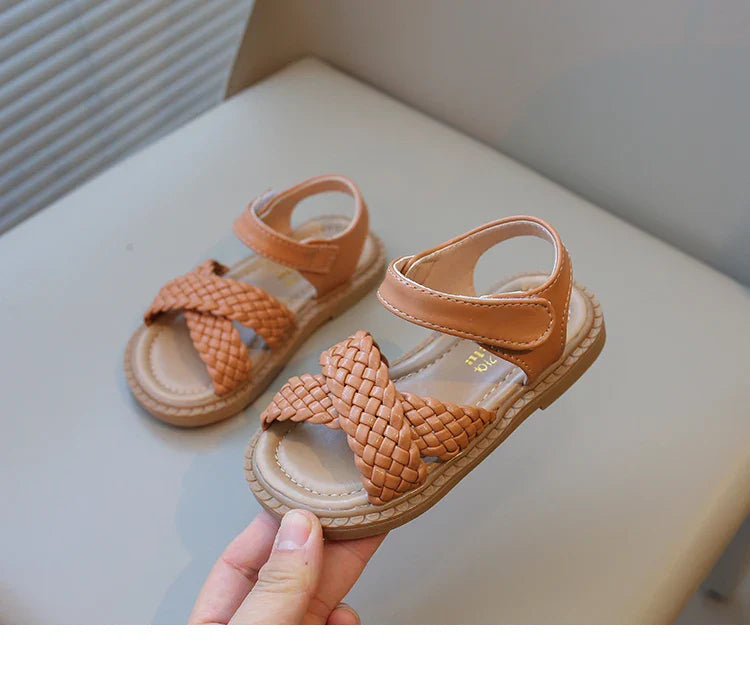 Toddlers Girls Sandals Kids Princess Beach Shoes 2026 Brand New Cross Tied Weave Style Fashion Children Summer Sandals Soft Cute