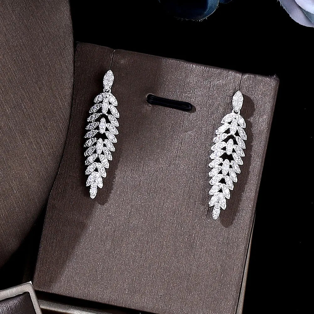 2023 Novo Conjunto Quente de 4 Peças Noiva Nigeriana Zircônia Cúbica Dubai Colar Pulseira Brincos Zircônia Cristal Conjunto de Joias de Casamento