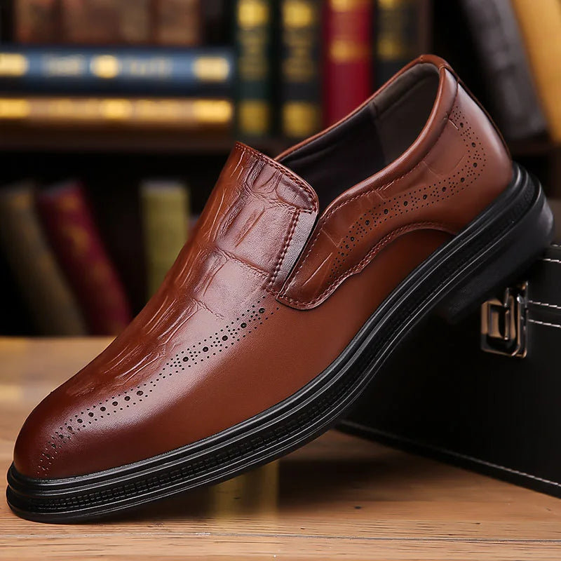 2026 Spring Autumn New Designer Brogue Shoes for Men Fashion Business Casual Shoes Male Solid Color Leather Shoe Loafers Man