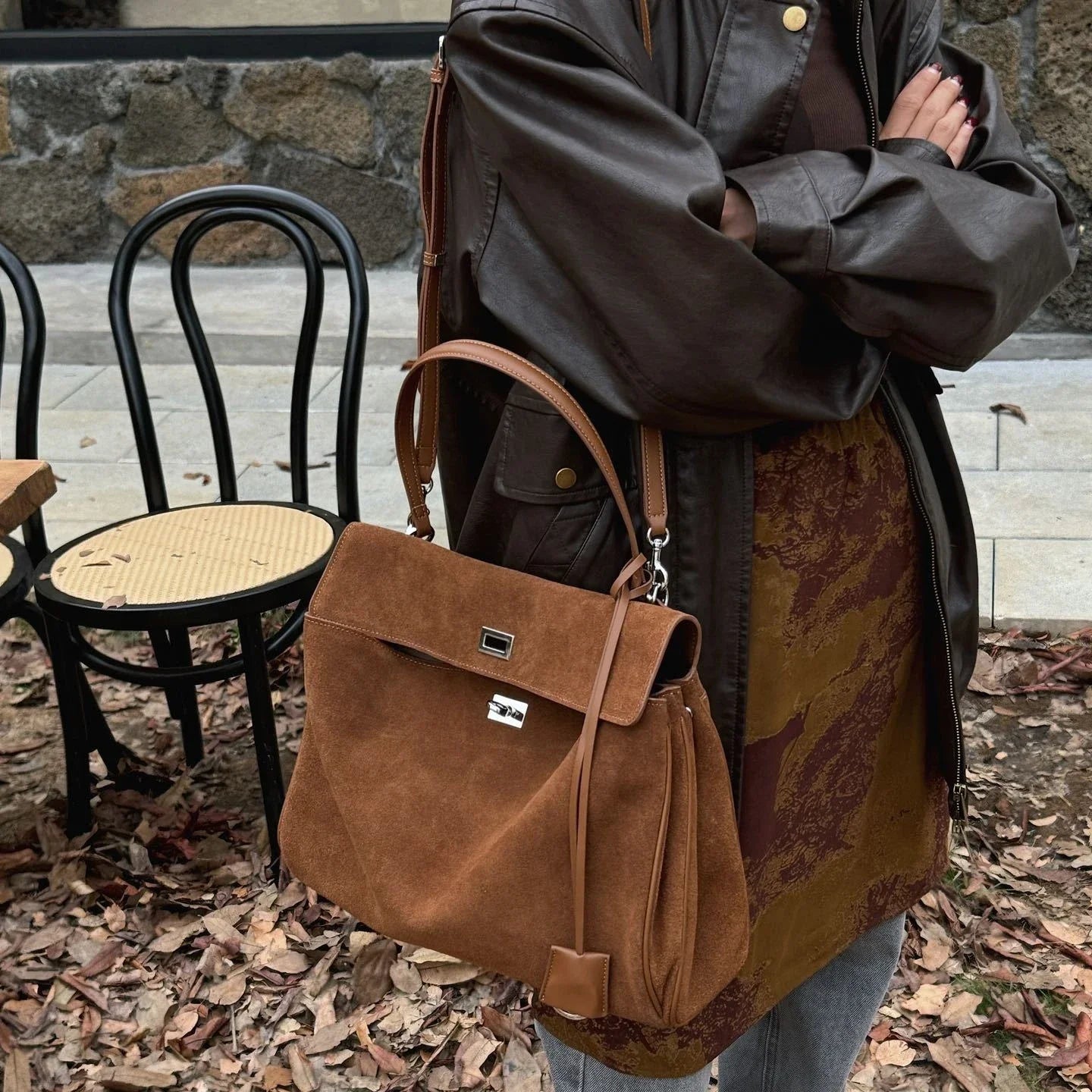 Suede Leather Tote Bag for Women Large Capacity Cowhide Shoulder Bag Designer Lock Satchel Chic Soft Nubuck Crossbody Purse
